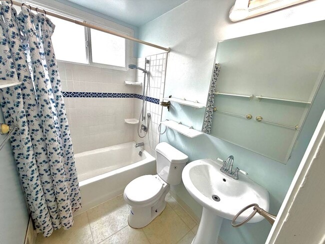Building Photo - Clean 3 Bedroom, 1 Bath with Bonus Room- Walk to Westmoor High School, Open House, July 9th 4-6PM