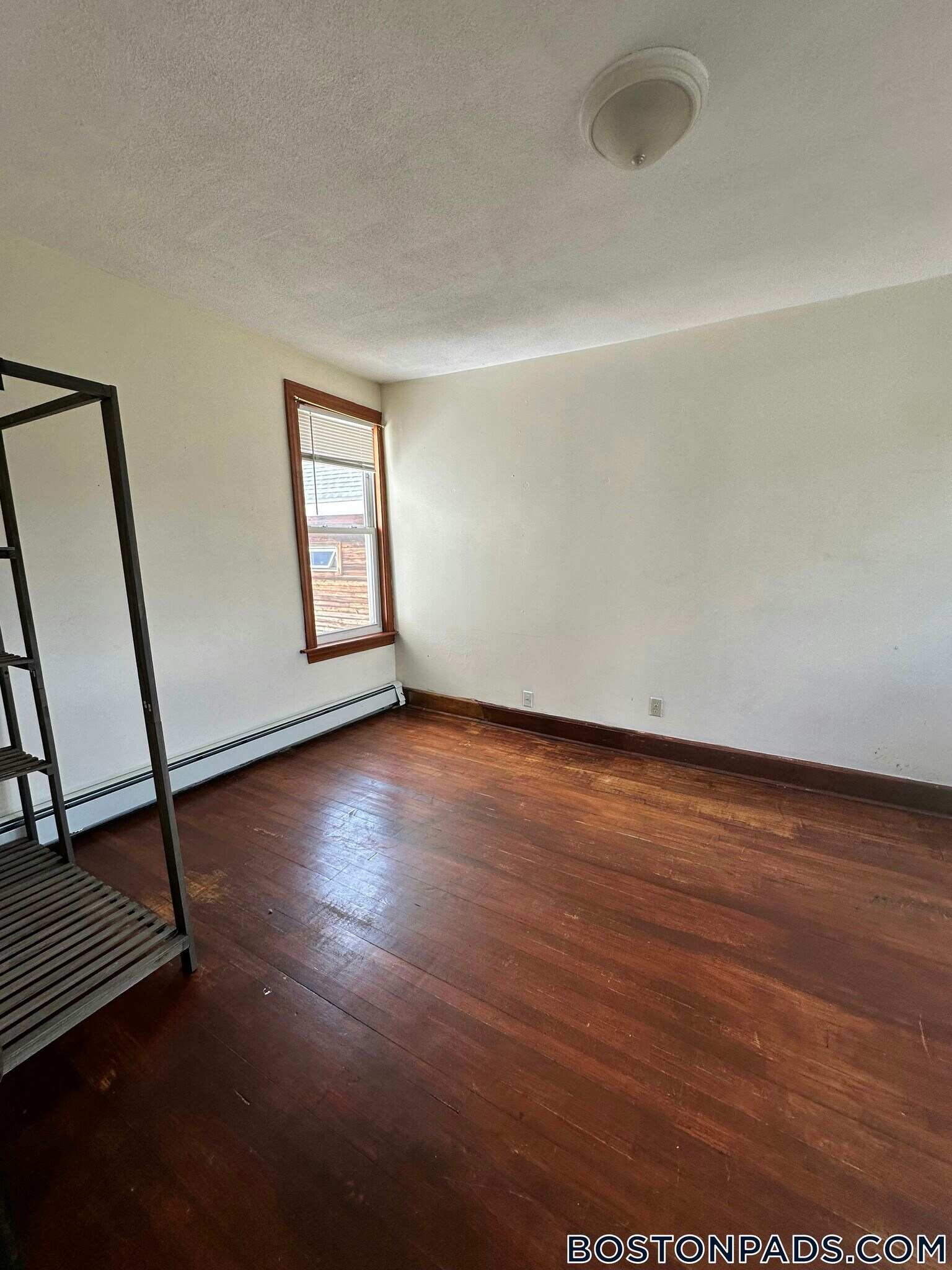 Building Photo - 569 Main St