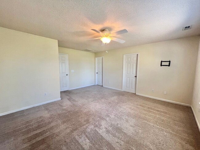 Building Photo - **OFFERING WAIVED APPLICATION FEES & $100 ...