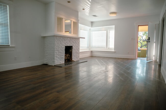 Building Photo - 137 25th St