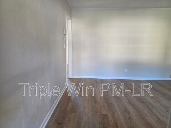 Building Photo - 5505 Crescent Dr