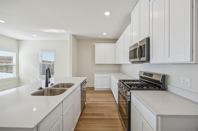 Building Photo - 2900 Woodbrook Dr