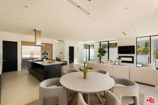 Building Photo - 1516 Forest Knoll Dr