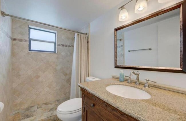 Building Photo - 1975 SE 3rd St