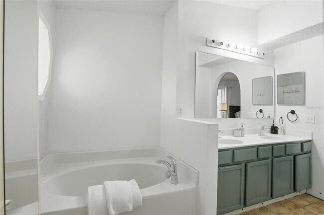 Building Photo - 10608 Laxton St