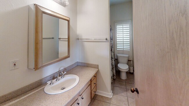 Building Photo - Spacious Single Story 3-Bedroom Home Beaut...