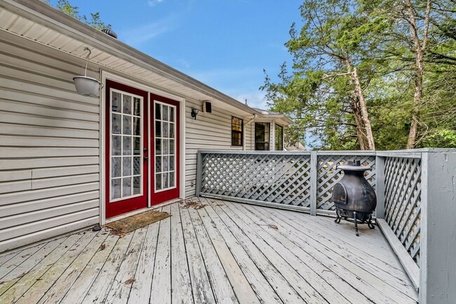 Building Photo - ***Half off September Rent with signed lea...