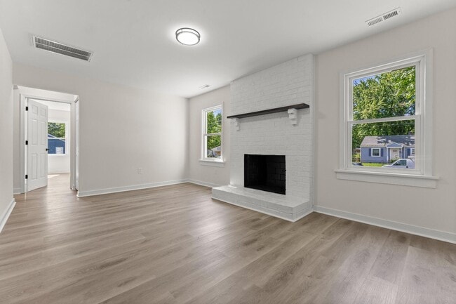 Building Photo - 2918 Lynhaven Ave