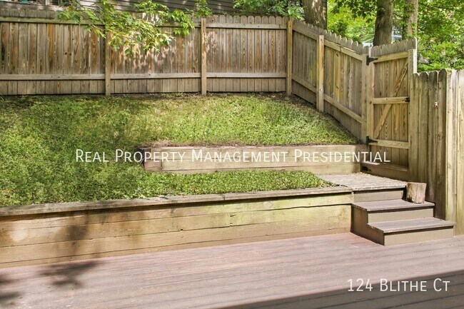 Building Photo - 124 Blithe Ct