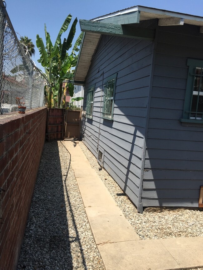 Side Yard with front access. - 1414 Logan St
