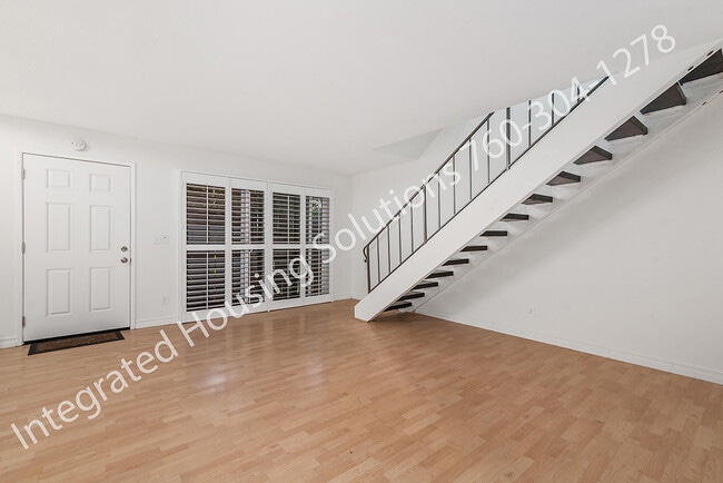 Building Photo - 5927 Mildred St