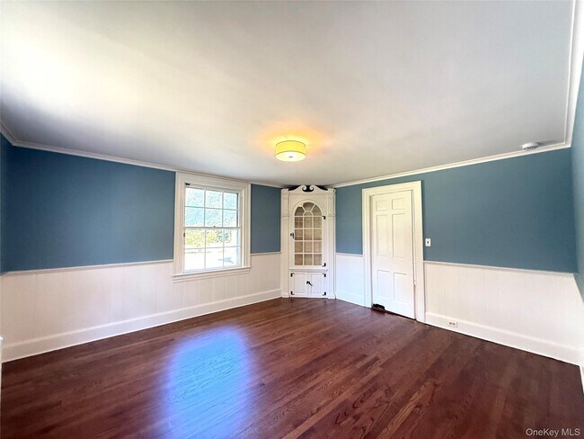 Building Photo - 35 La Rue Dr