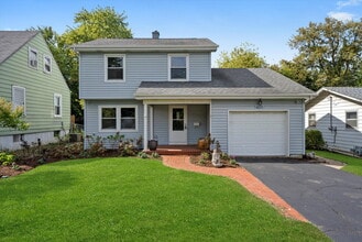 Building Photo - Updated Grayslake Home with Sunroom and Fl...