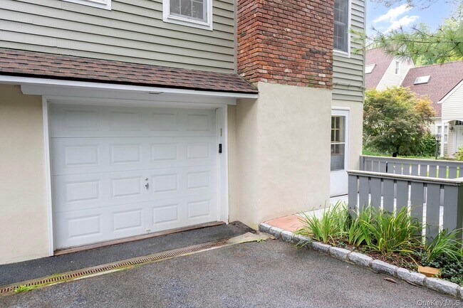 Building Photo - 24 Millbrook Hollow Ln