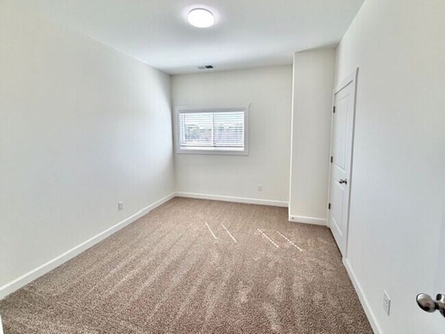 Building Photo - Now Leasing Brand New Townhomes In Olive Branch! Minutes from Methodist Hospital!