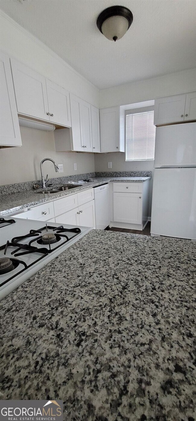 Building Photo - 2085 Lenoa Ln