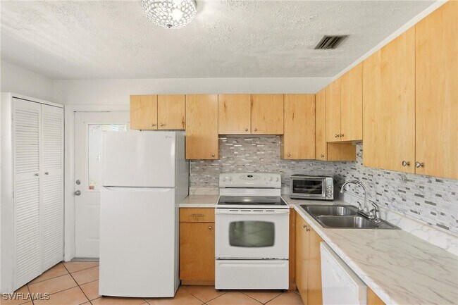 Building Photo - 4231 Mariner Ln