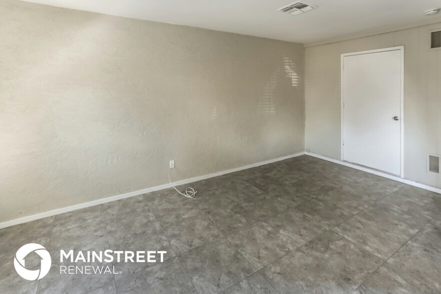 Building Photo - 8209 S 24th Way