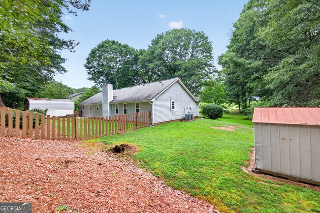 Building Photo - 129 Springbrook Dr