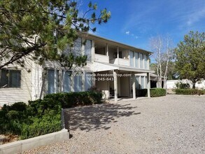 Building Photo - 558 1/2 Garfield Drive