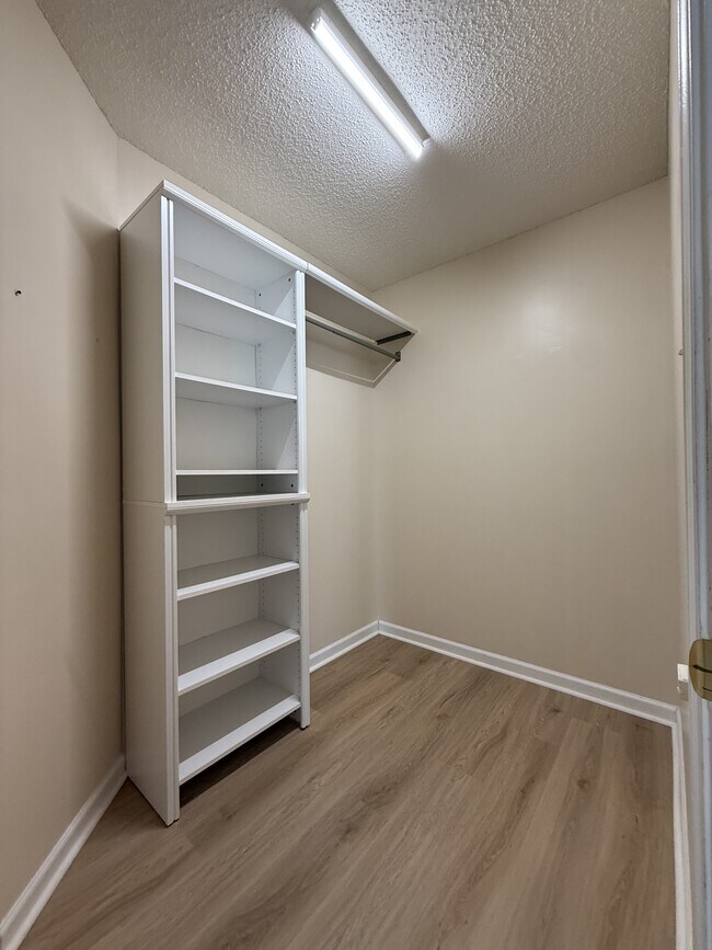 Building Photo - 9467 Kimmel Ln