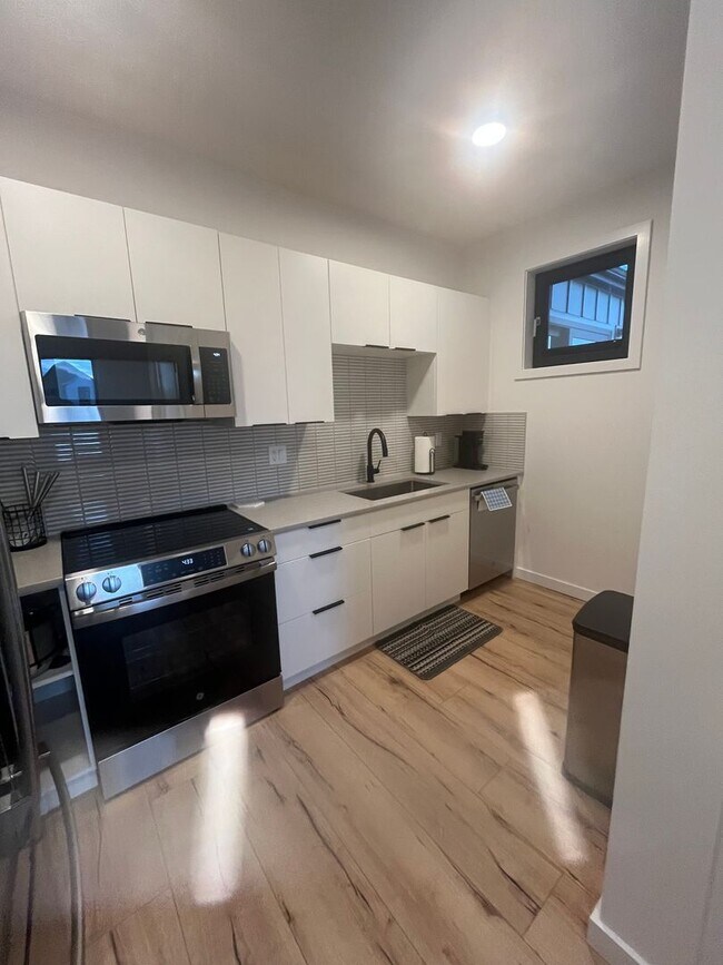 Building Photo - 2989 S 30th Ave