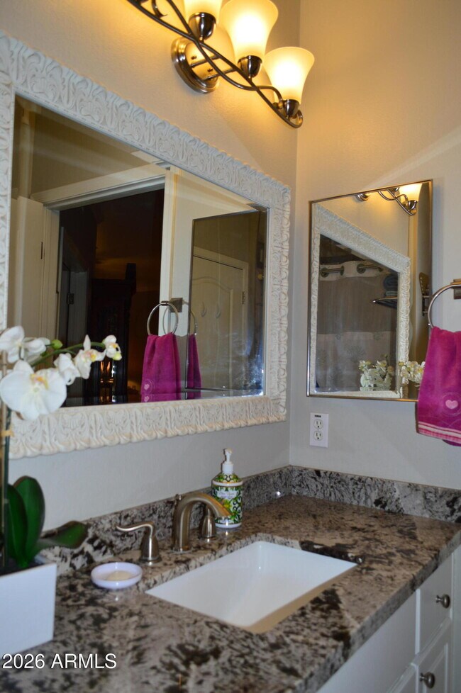 Building Photo - 1701 E Colter St