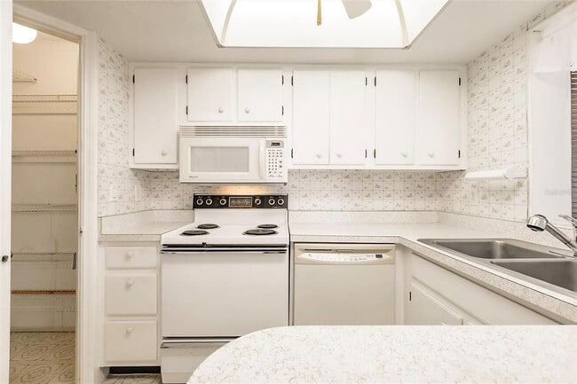Building Photo - 4158 S Tamiami Trl
