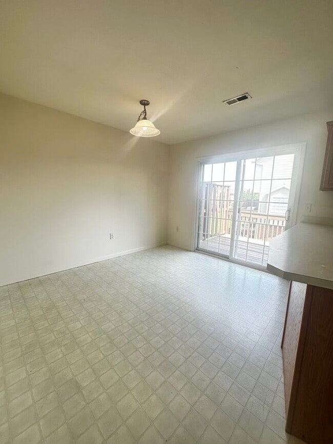 Building Photo - Townhome for Rent in Taylor Springs