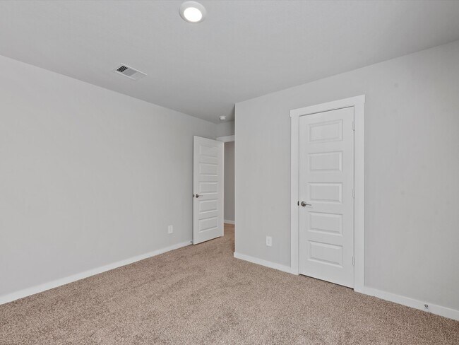 Building Photo - 3335 Silverton Dr