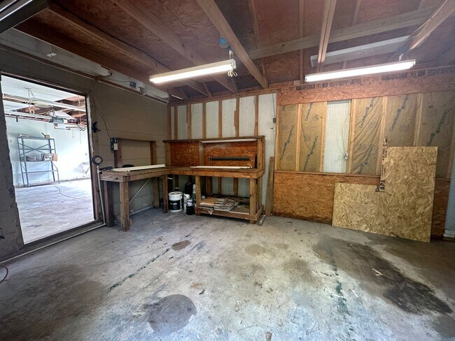 Building Photo - 5440 Old Mooringsport Rd