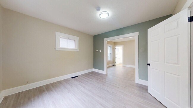 Building Photo - 3865 W 16th St