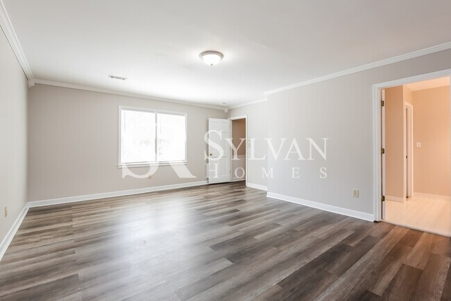 Building Photo - Gorgeous 4 bedroom, 3BA home available now!