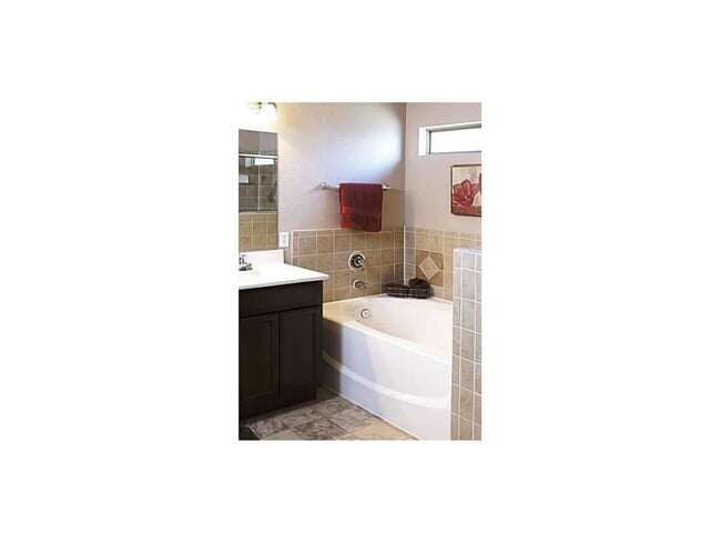 Building Photo - Great 2 story property located at West Hills!