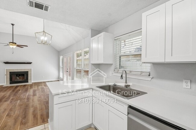 Building Photo - 3118 Bear Springs Dr