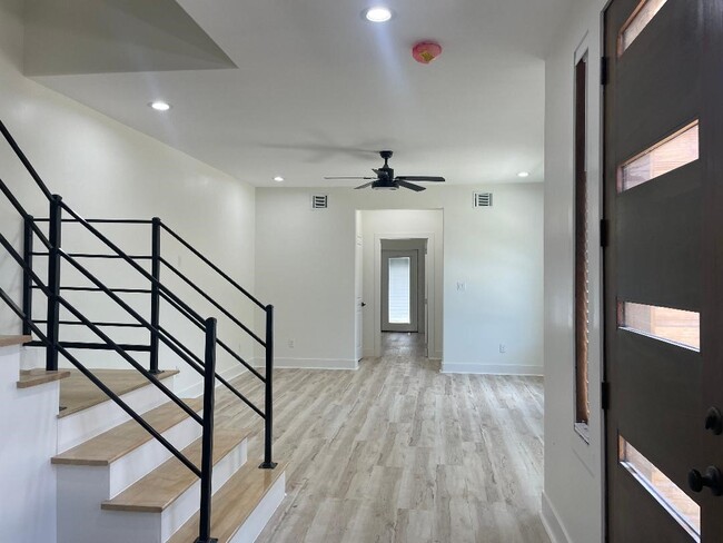 Building Photo - 201 E 37th St