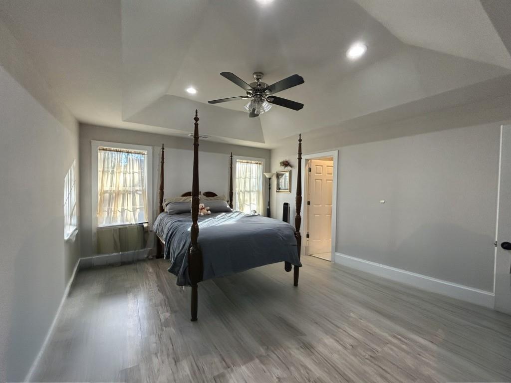 Owner's bedroom - 6031 Ambassador Dr