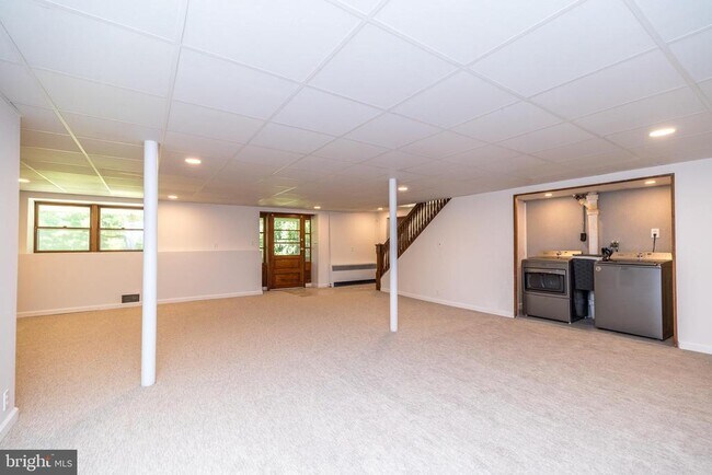 Building Photo - 932 Croton Rd