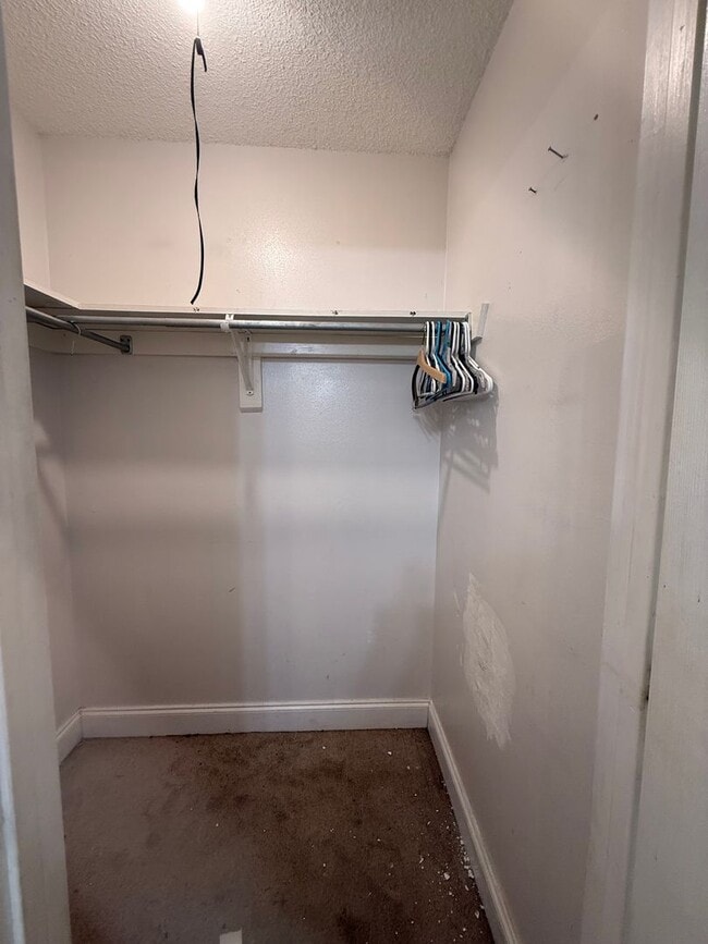 Building Photo - Condo in Kingspoint