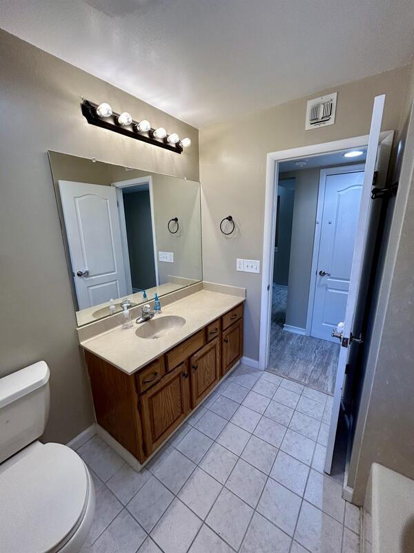Building Photo - 218 Yellow Pine Ct