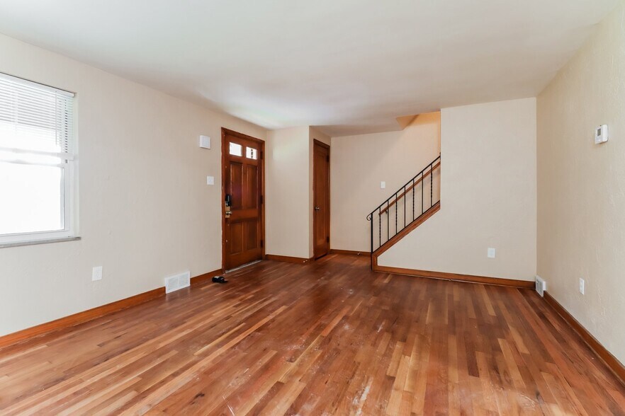 Building Photo - 65 W Bellecrest Ave