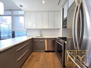 Building Photo - 1 bedroom in LONG ISLAND CITY NY 11101