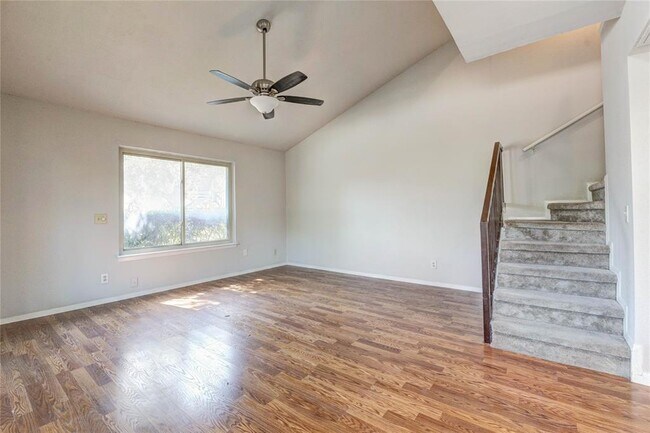 Building Photo - 901 E Village Ln