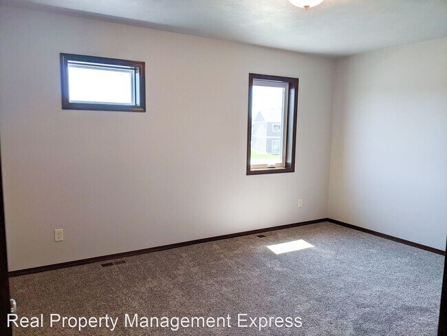 Building Photo - 3 br, 2.5 bath House - 4600 E Whisper Ridg...