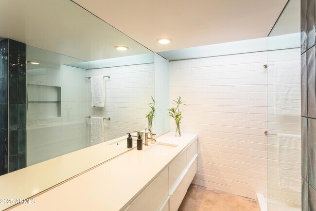Building Photo - 4225 N 36th St