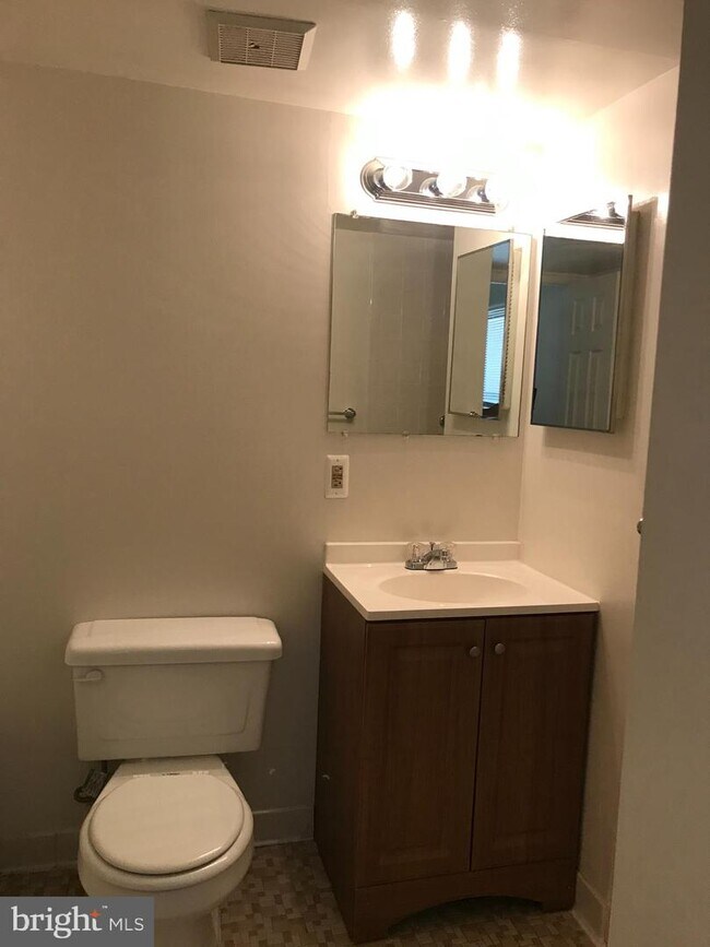 Building Photo - 7821 Enola St