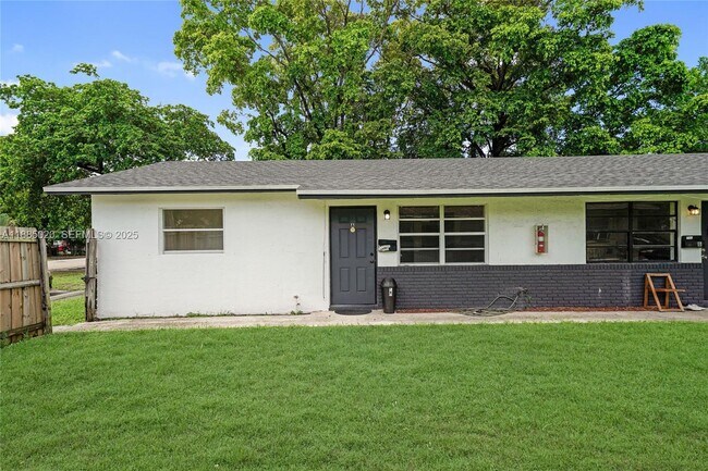 Building Photo - 849 SW 9th Ct