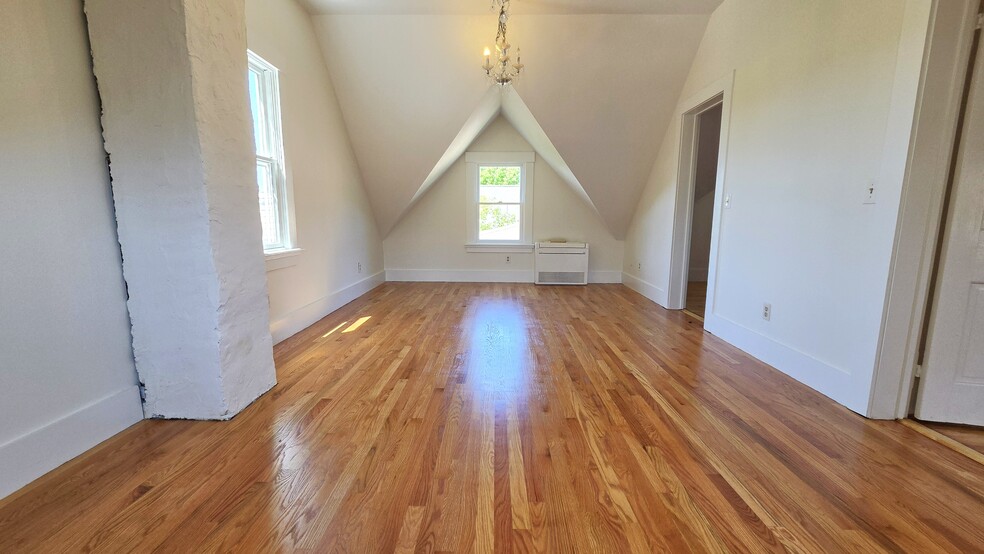 Building Photo - 576 Trapelo Rd