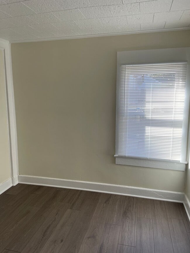 Building Photo - 1320 Marne St