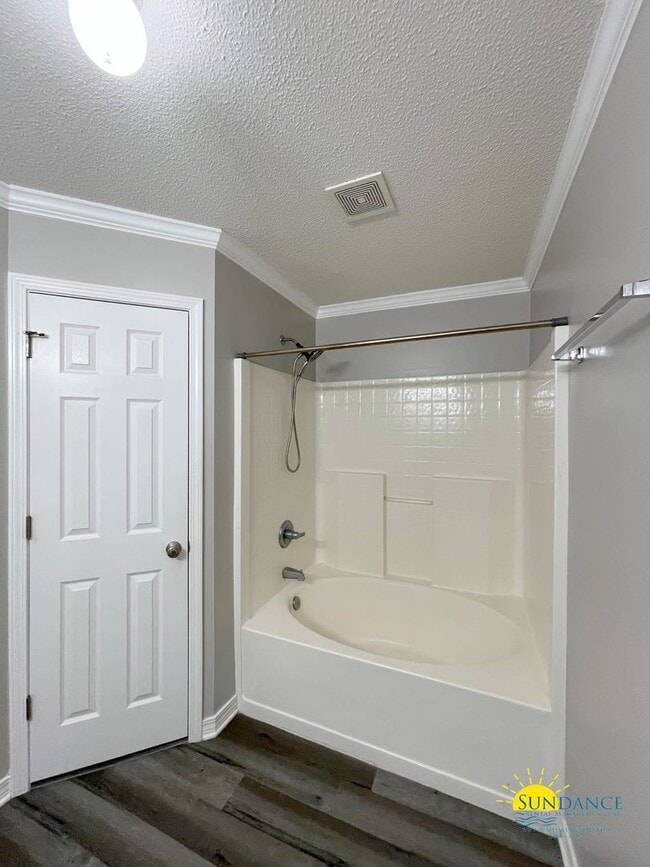 Building Photo - Charming 3 Bedrooms Home in Shalimar!